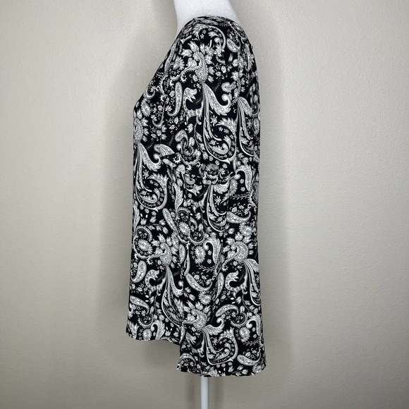 Express Black & White Floral Paisley Short Sleeve Lightweight Keyhole Top Sz L - Picture 4 of 10